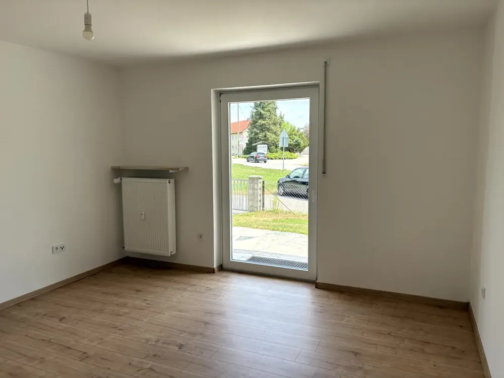 Newly Renovated 4-Room Apartment in München-Langwied