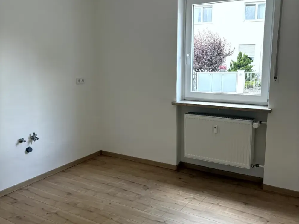 Newly Renovated 4-Room Apartment in München-Langwied