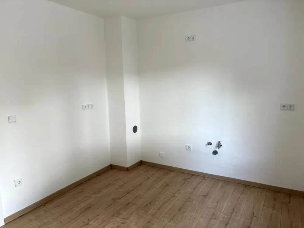Newly Renovated 4-Room Apartment in München-Langwied