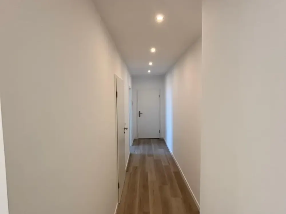 Großzügige 2-Zimmer-Wohnung mit Balkon - Erstbezug nach Renovierung