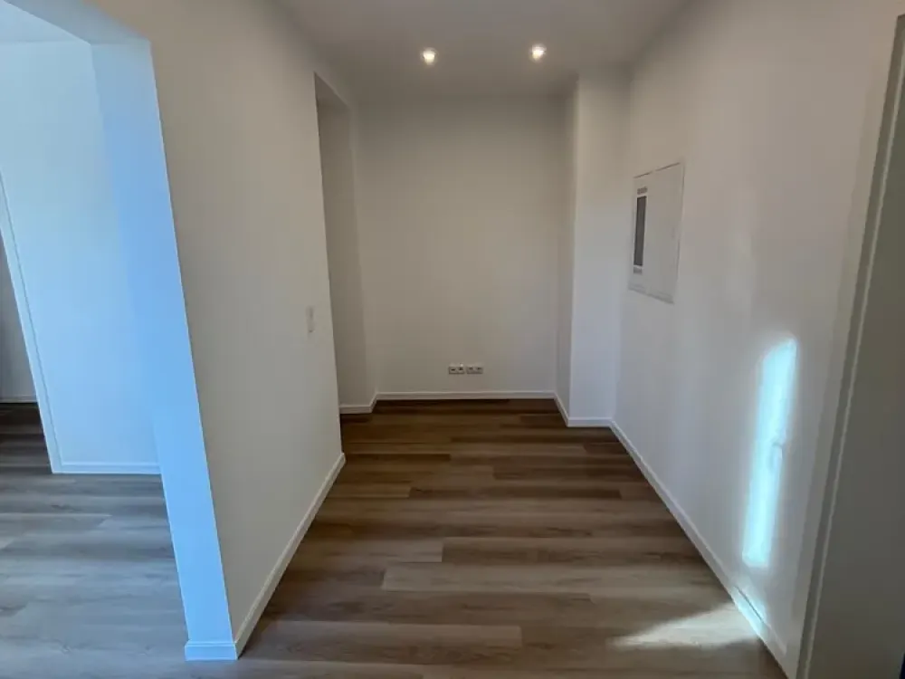 Großzügige 2-Zimmer-Wohnung mit Balkon - Erstbezug nach Renovierung