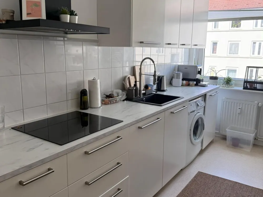 Möblierte Altbauwohnung mit Balkon zur Zwischenmiete
