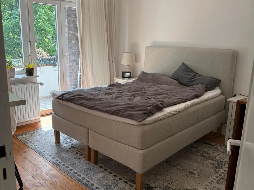Möblierte Altbauwohnung mit Balkon zur Zwischenmiete