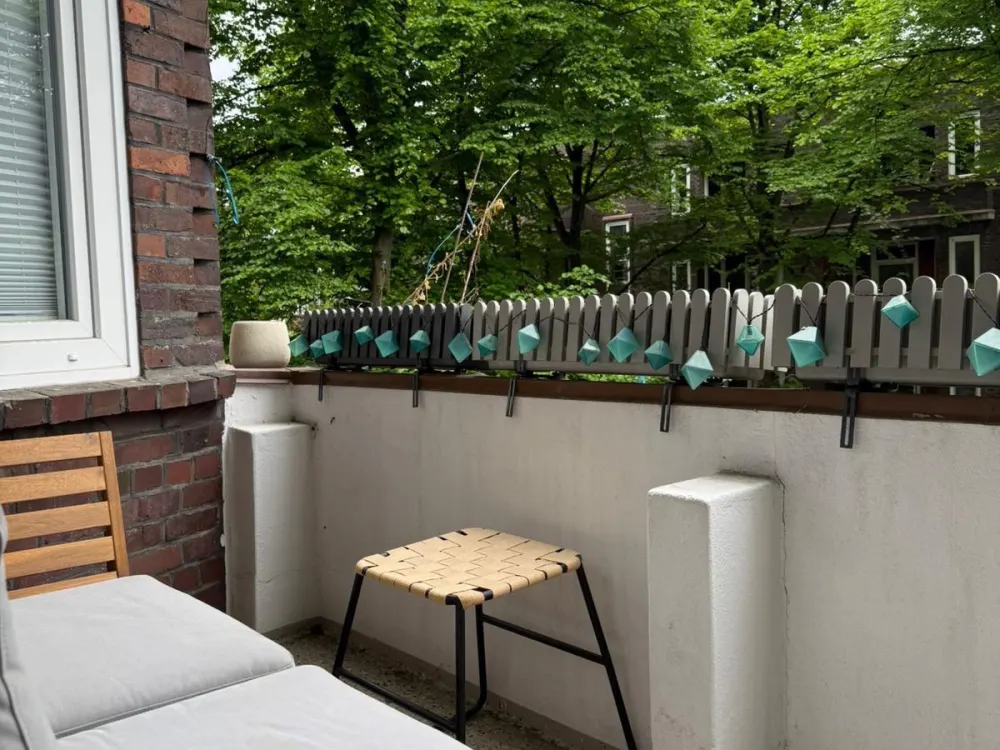 Möblierte Altbauwohnung mit Balkon zur Zwischenmiete