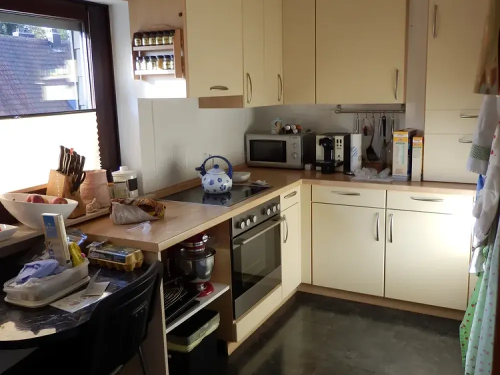 Modernized Top-Floor Apartment with Three and a Half Rooms, Balcony, and Fitted Kitchen in St. Ingbert