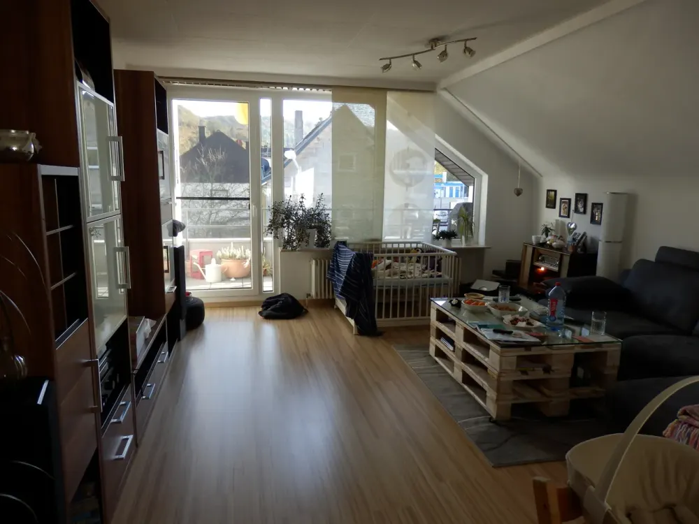 Modernized Top-Floor Apartment with Three and a Half Rooms, Balcony, and Fitted Kitchen in St. Ingbert