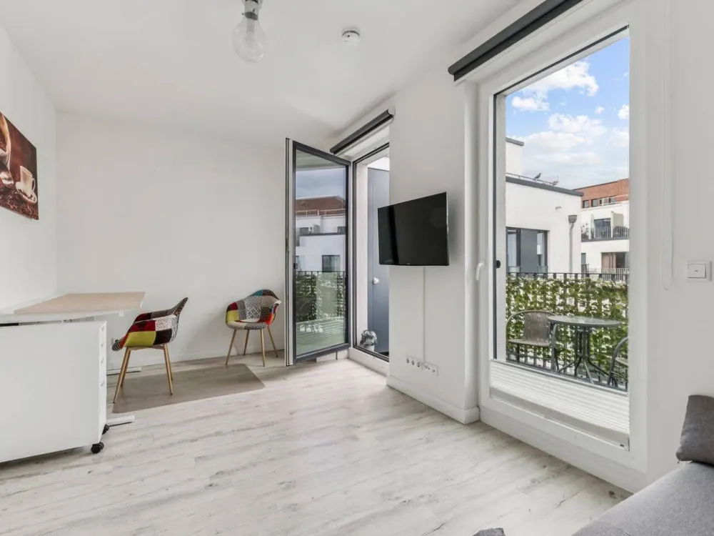 Möblierte 3-Zimmerwohnung mit Tiefgaragenstellplatz in direkter Wasserlage am Kanal