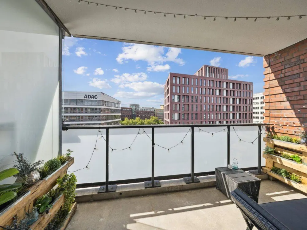 Möblierte 3-Zimmerwohnung mit Tiefgaragenstellplatz in direkter Wasserlage am Kanal