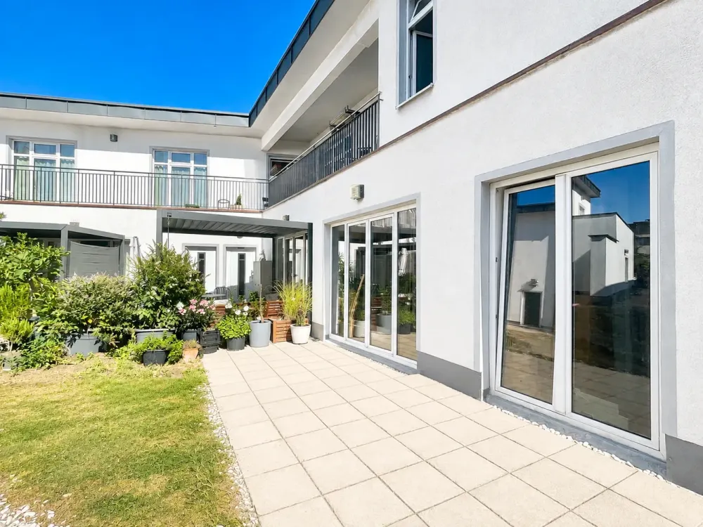 NEU*Wohnen wie im eigenen Haus*4 Zimmer*eigene Terrasse*Garten*Aufzug*hohe Decken*EBK*2 Bäder*