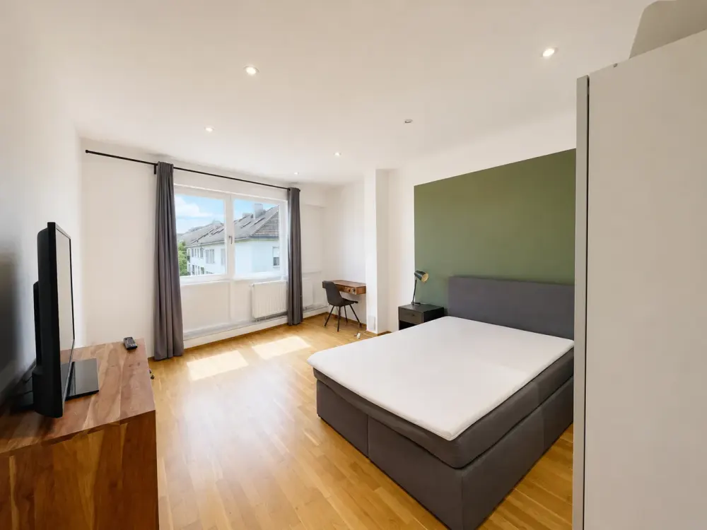 NEU*Wohnen wie im eigenen Haus*4 Zimmer*eigene Terrasse*Garten*Aufzug*hohe Decken*EBK*2 Bäder*