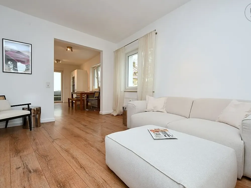 Modern Furnished Apartment with Balcony in Stuttgart Degerloch