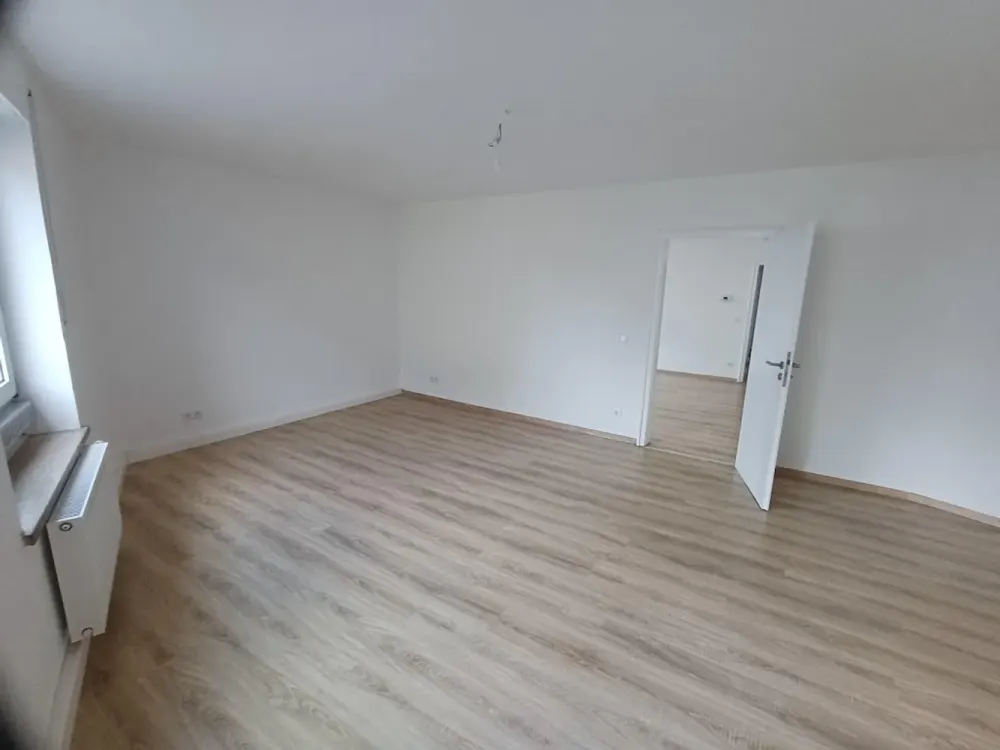 zentrale großzügige 2,5 Zimmer Wohnung