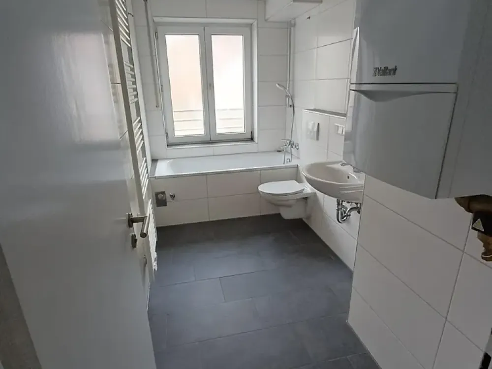 zentrale großzügige 2,5 Zimmer Wohnung