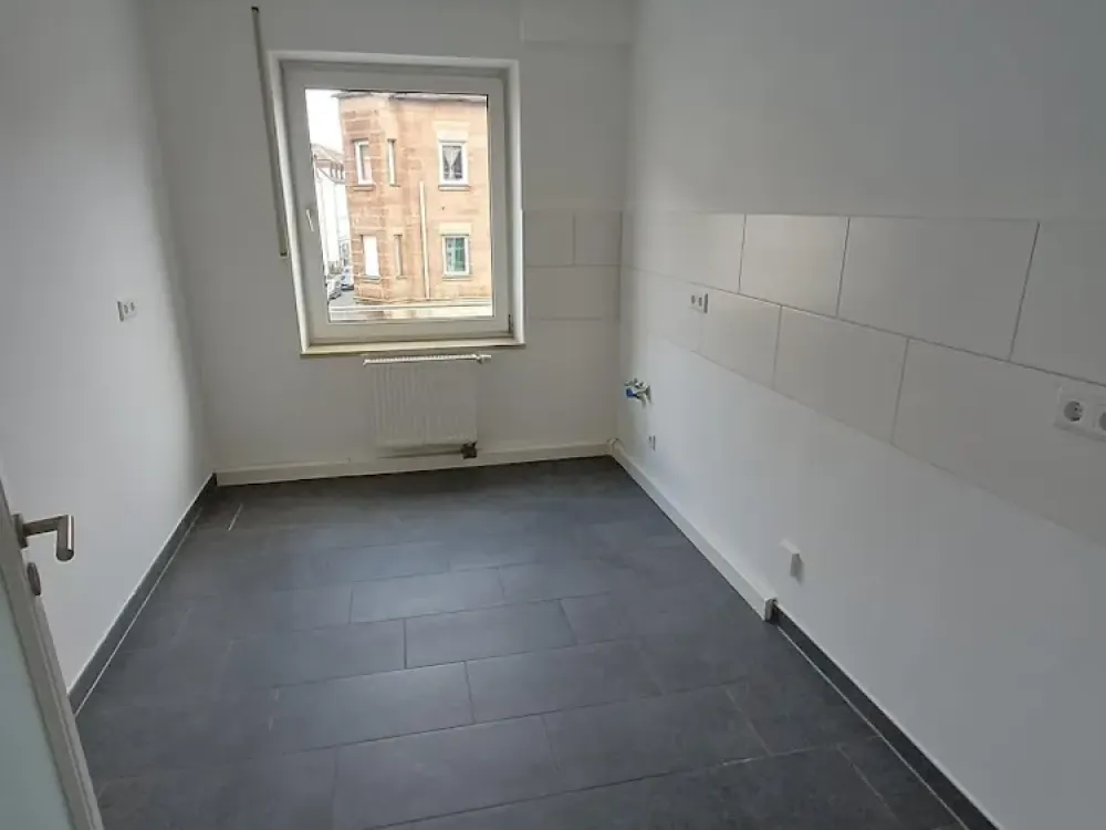 zentrale großzügige 2,5 Zimmer Wohnung