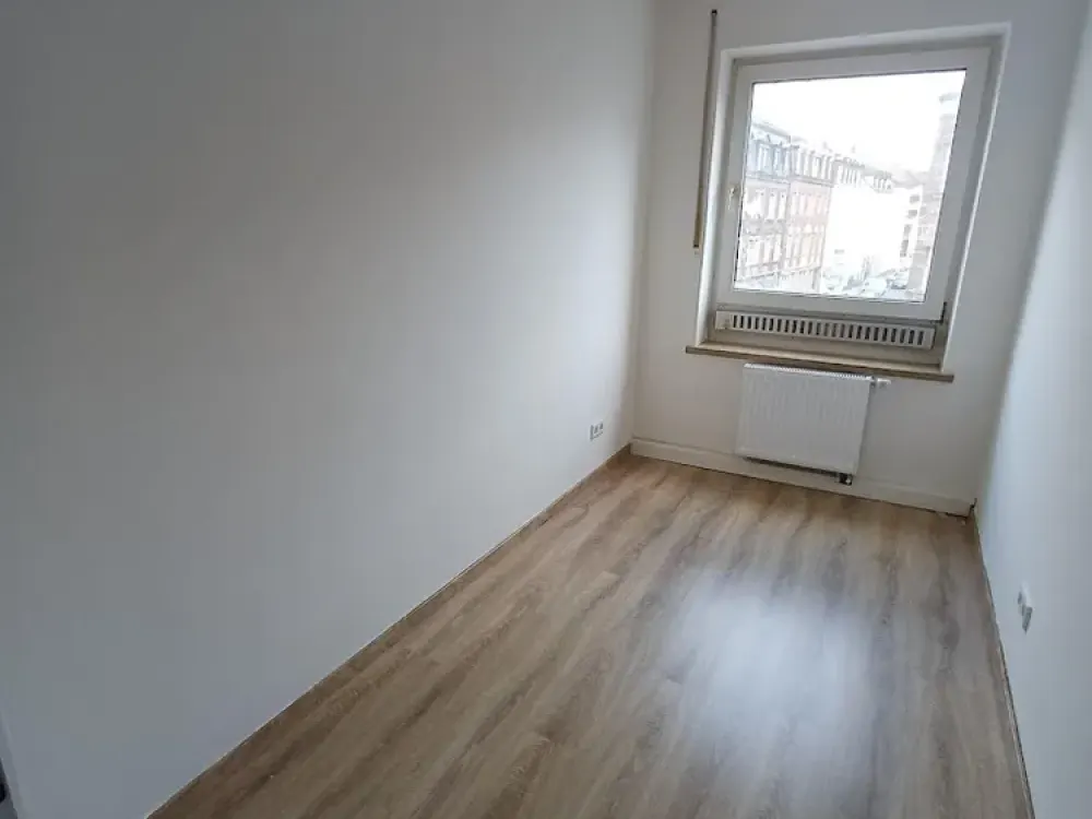 zentrale großzügige 2,5 Zimmer Wohnung