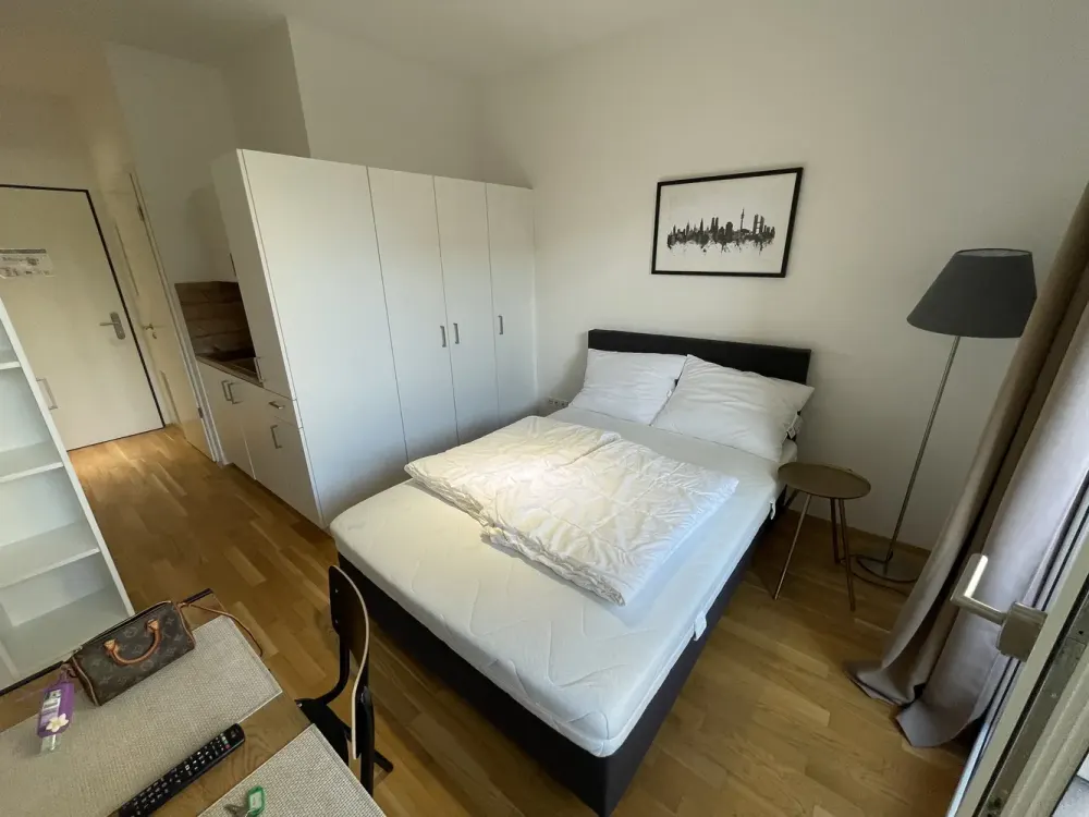 FROM PRIVATE: Fully Furnished Like-New 1-Room Apartment with Balcony and Built-In Kitchen / Munich