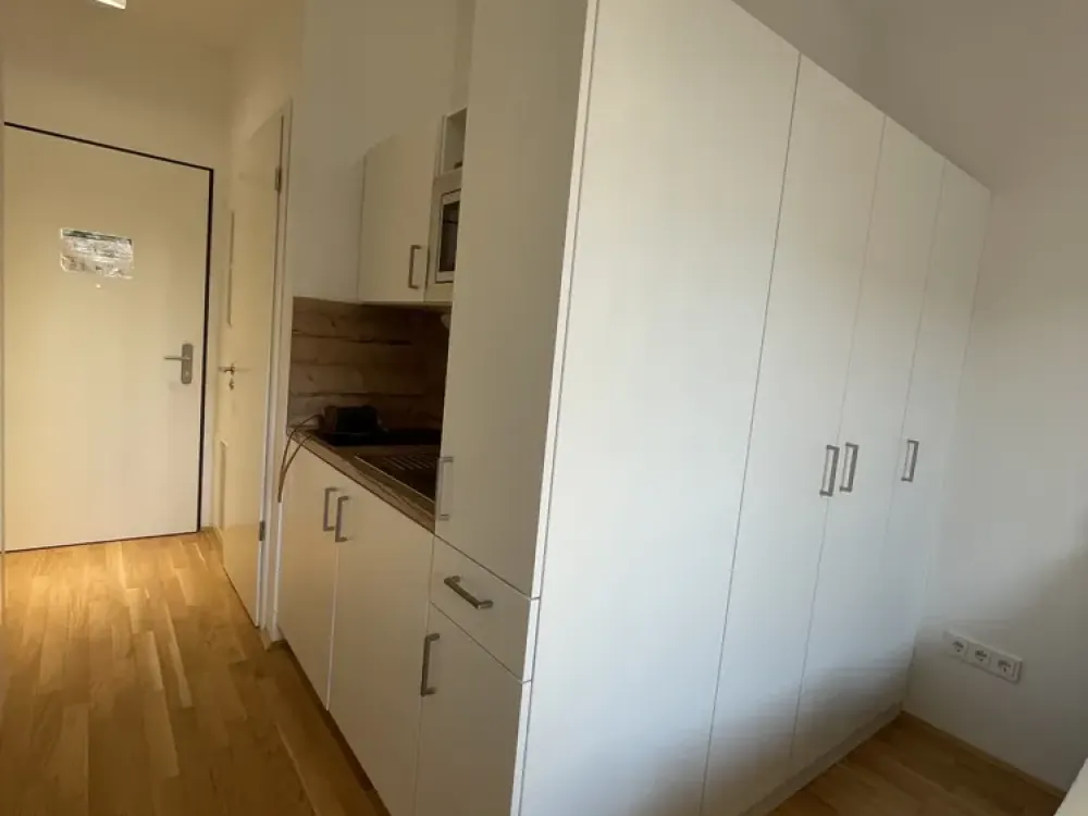FROM PRIVATE: Fully Furnished Like-New 1-Room Apartment with Balcony and Built-In Kitchen / Munich