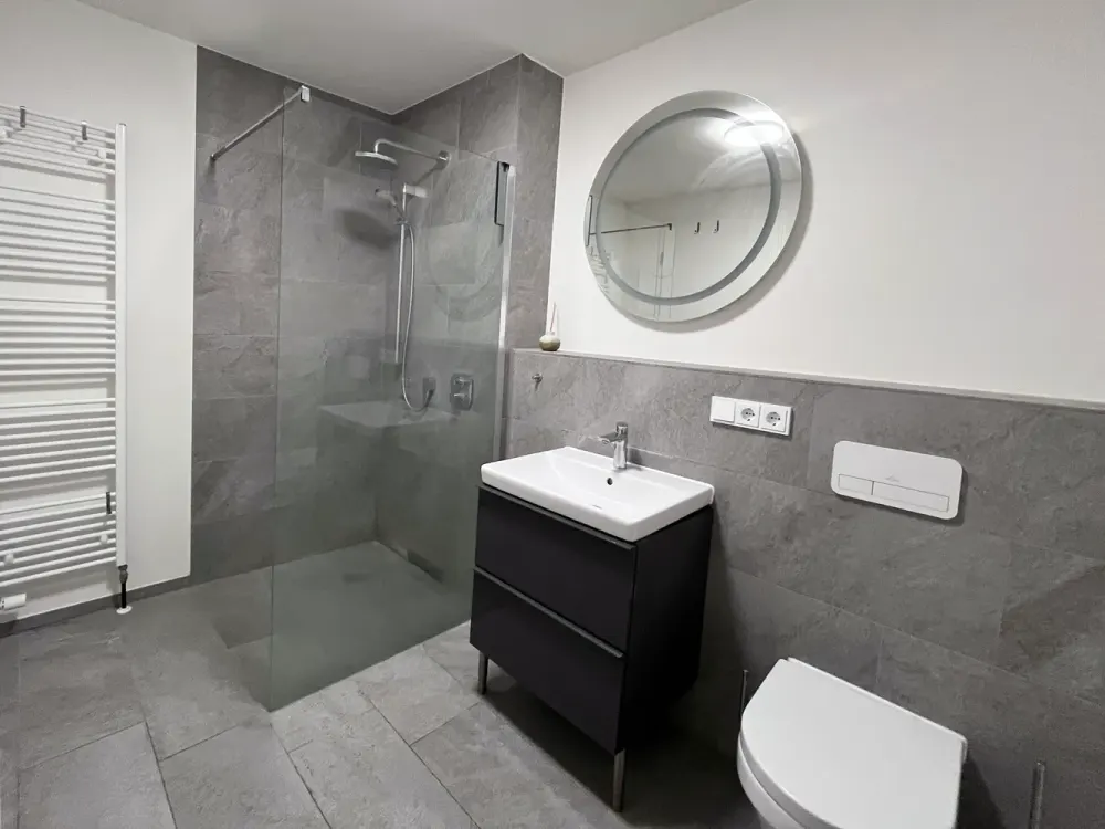 Exclusive 2-Room Apartment near Killesberg - Fully Furnished with Underground Parking Space