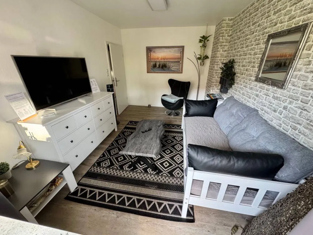 Voll Möblierte 2 Zi.-Wohnung, 50 m², Balkon Kurz oder langfristig an Geschäftsreisende usw. zu vermieten...