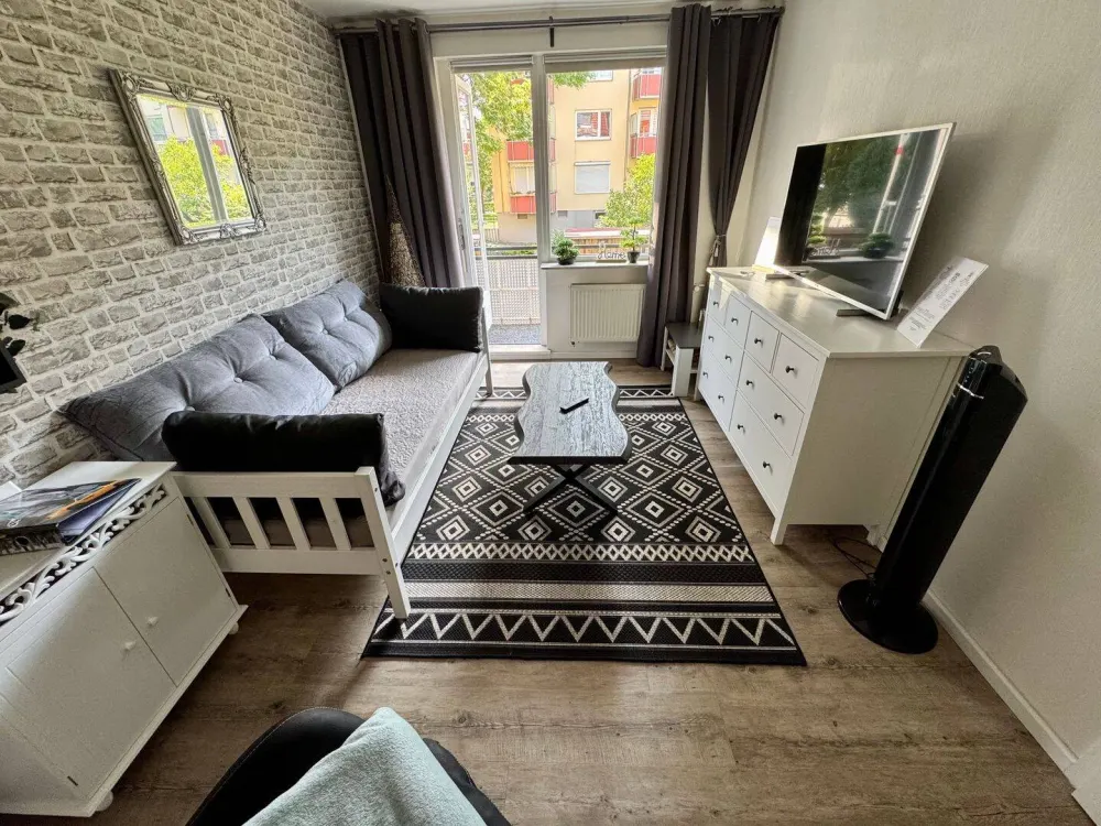 Voll Möblierte 2 Zi.-Wohnung, 50 m², Balkon Kurz oder langfristig an Geschäftsreisende usw. zu vermieten...