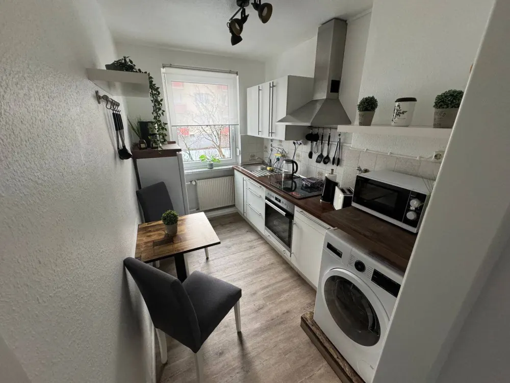 Voll Möblierte 2 Zi.-Wohnung, 50 m², Balkon Kurz oder langfristig an Geschäftsreisende usw. zu vermieten...