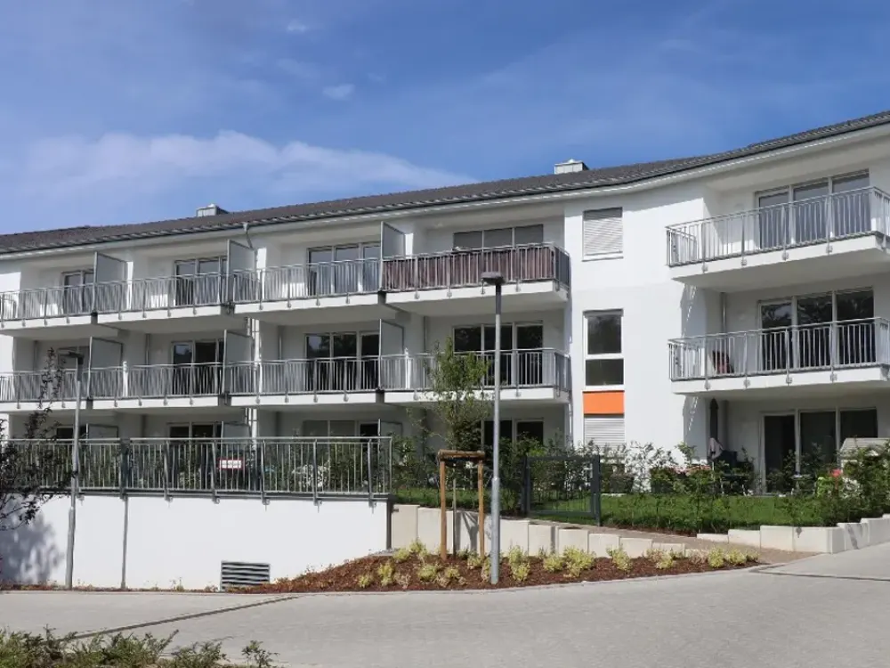 Geräumige 3-Zimmer-Erdgeschoss-Wohnung mit Einbauküche und Garten