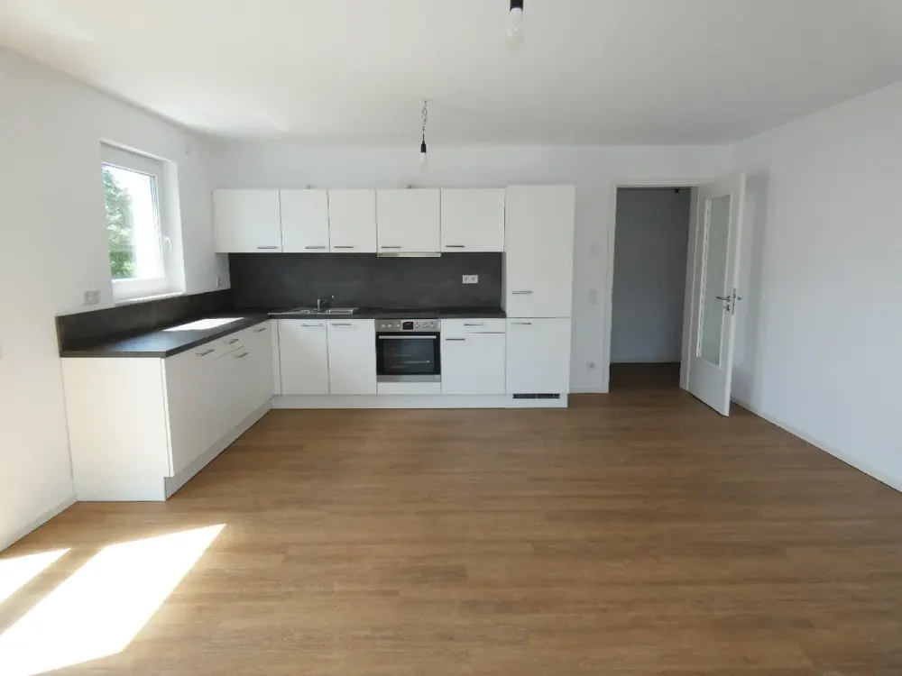 Geräumige 3-Zimmer-Erdgeschoss-Wohnung mit Einbauküche und Garten