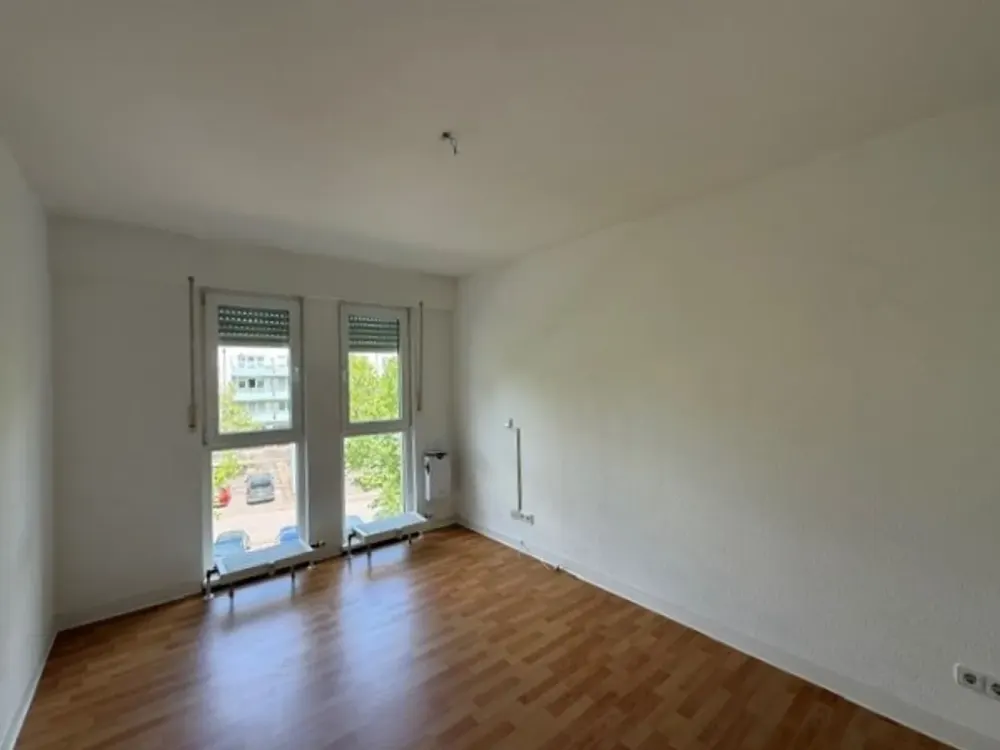 Spacious 2-Room Apartment with Balcony in Großkugel