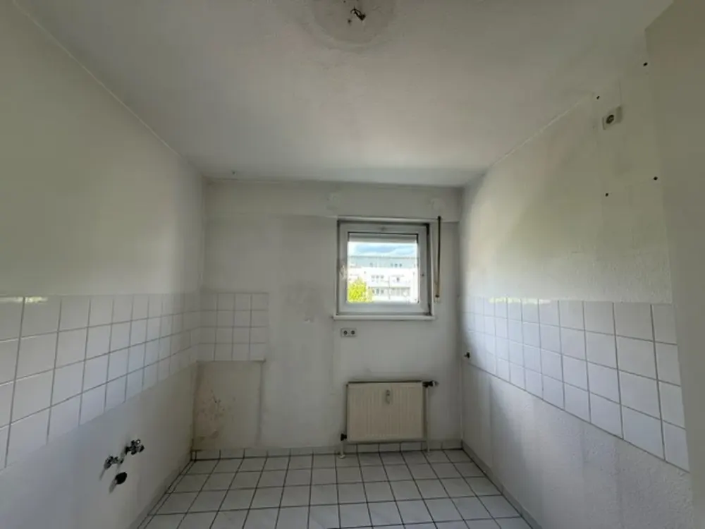 Spacious 2-Room Apartment with Balcony in Großkugel