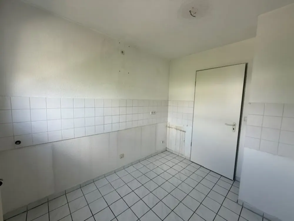 Spacious 2-Room Apartment with Balcony in Großkugel