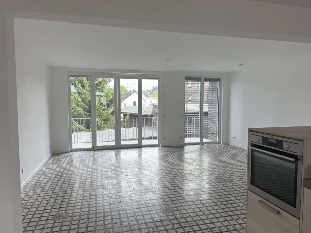 Neubau-LUXUS-3-Zimmer-Wohnung mit EBK + Balkon