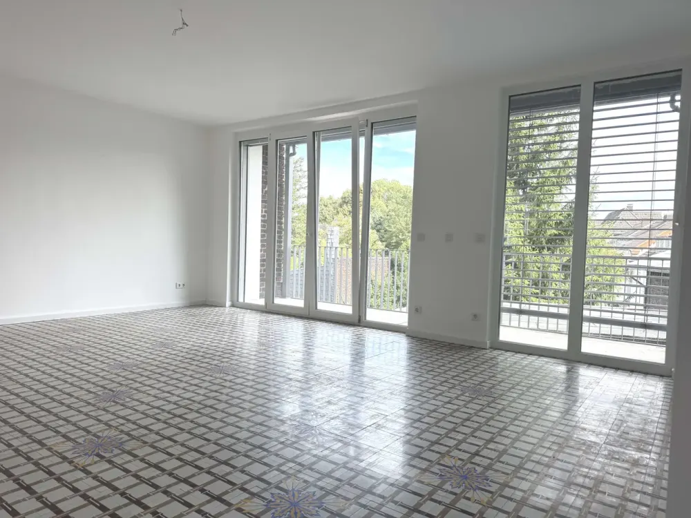 Neubau-LUXUS-3-Zimmer-Wohnung mit EBK + Balkon