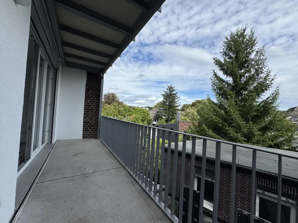 Neubau-LUXUS-3-Zimmer-Wohnung mit EBK + Balkon