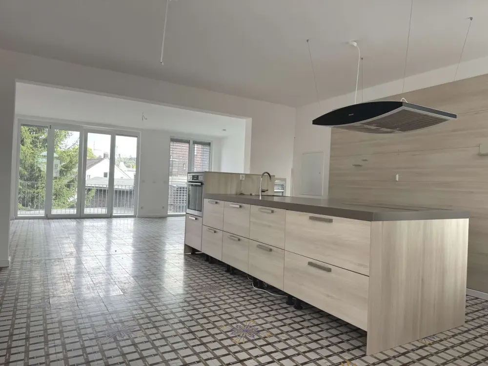 Neubau-LUXUS-3-Zimmer-Wohnung mit EBK + Balkon