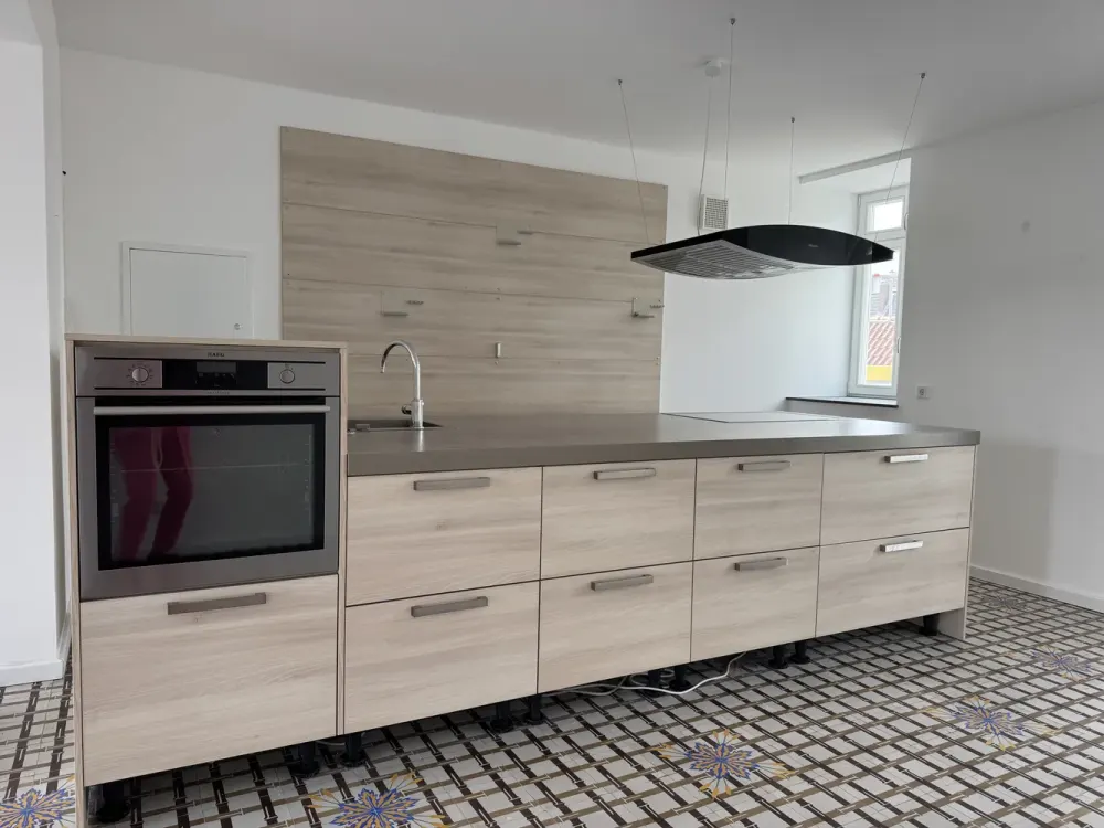 Neubau-LUXUS-3-Zimmer-Wohnung mit EBK + Balkon