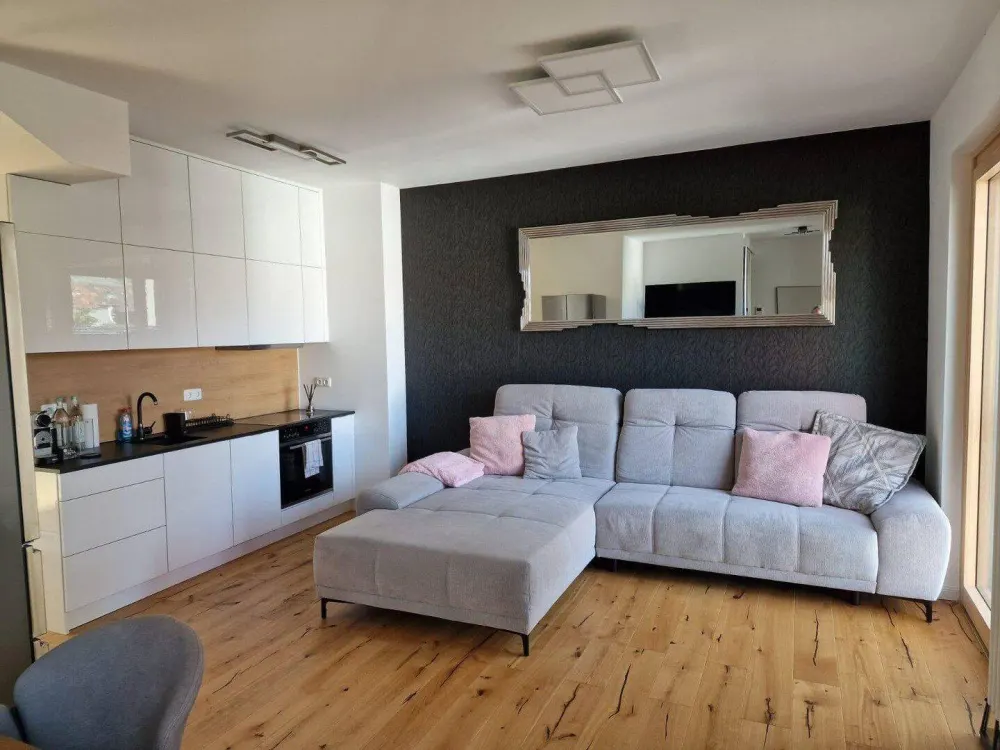 Möblierte 2Zi Wohnung 3 Min Olivaerplatz
