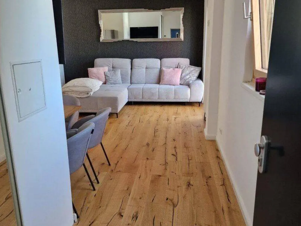Möblierte 2Zi Wohnung 3 Min Olivaerplatz
