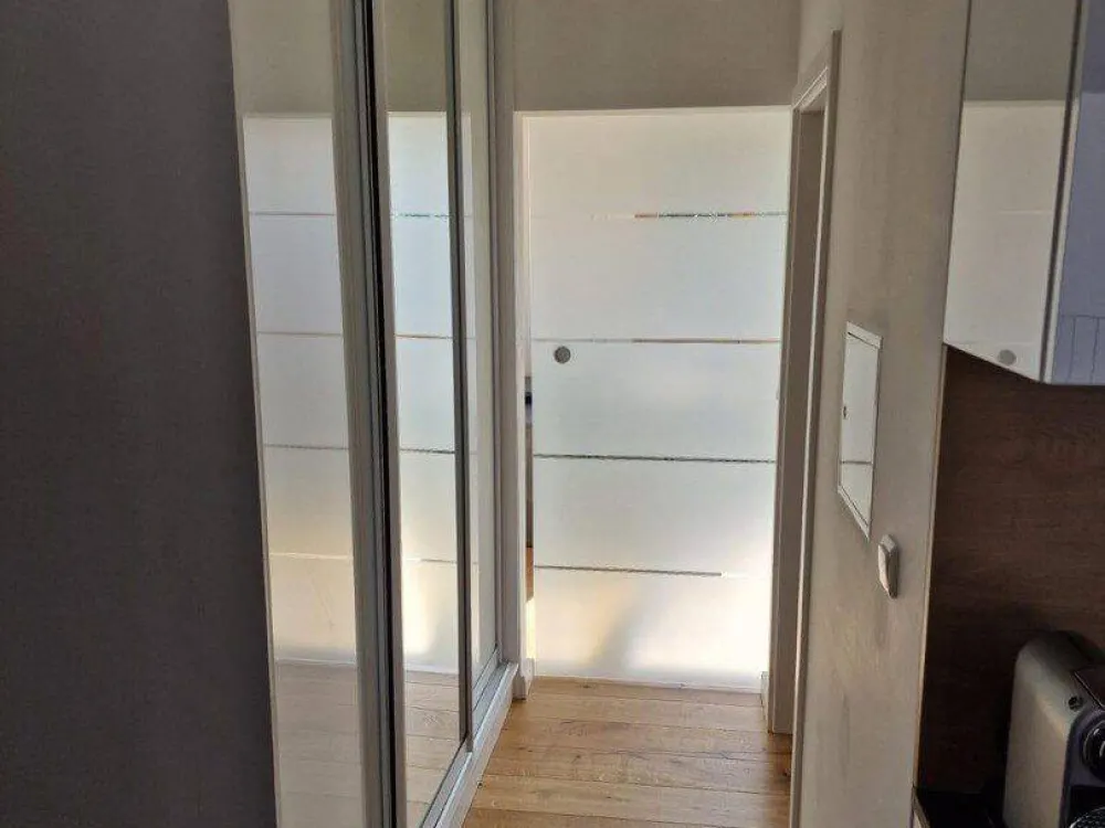 Möblierte 2Zi Wohnung 3 Min Olivaerplatz
