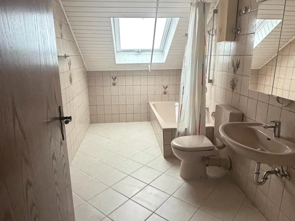3 Zimmer, EBK, Bad, Balkon, Stellplatz, Fußbodenheizung, 33100 PB