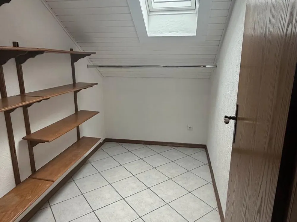 3 Zimmer, EBK, Bad, Balkon, Stellplatz, Fußbodenheizung, 33100 PB