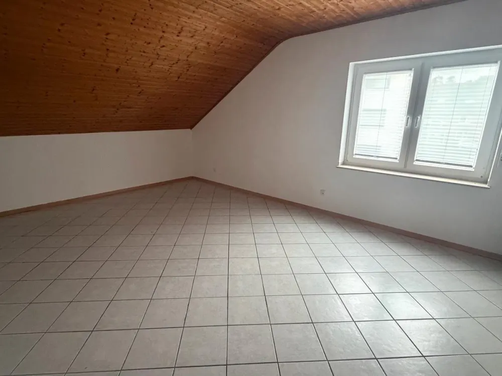 3 Zimmer, EBK, Bad, Balkon, Stellplatz, Fußbodenheizung, 33100 PB