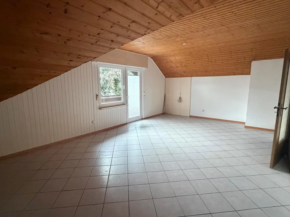 3 Zimmer, EBK, Bad, Balkon, Stellplatz, Fußbodenheizung, 33100 PB