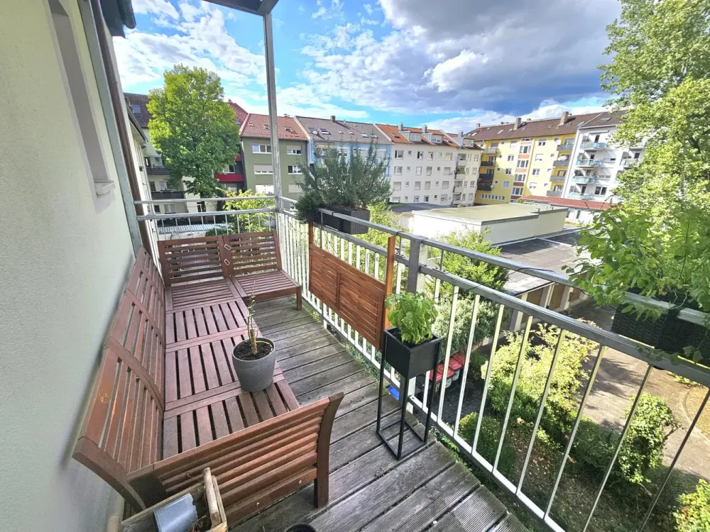 Kernsanierte 3- Zimmer Wohnung mit Balkon