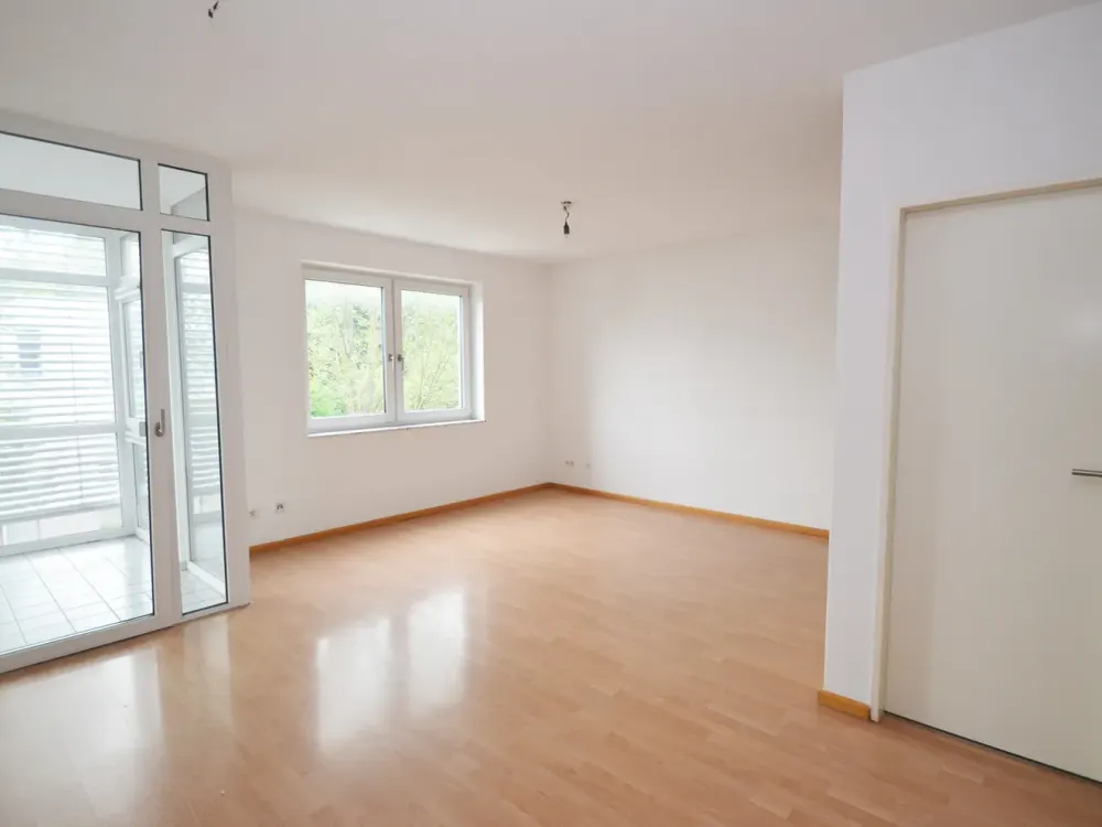 Attraktive 2-Zimmer-Wohnung mit Loggia und Tiefgarage in Köln-Weiden