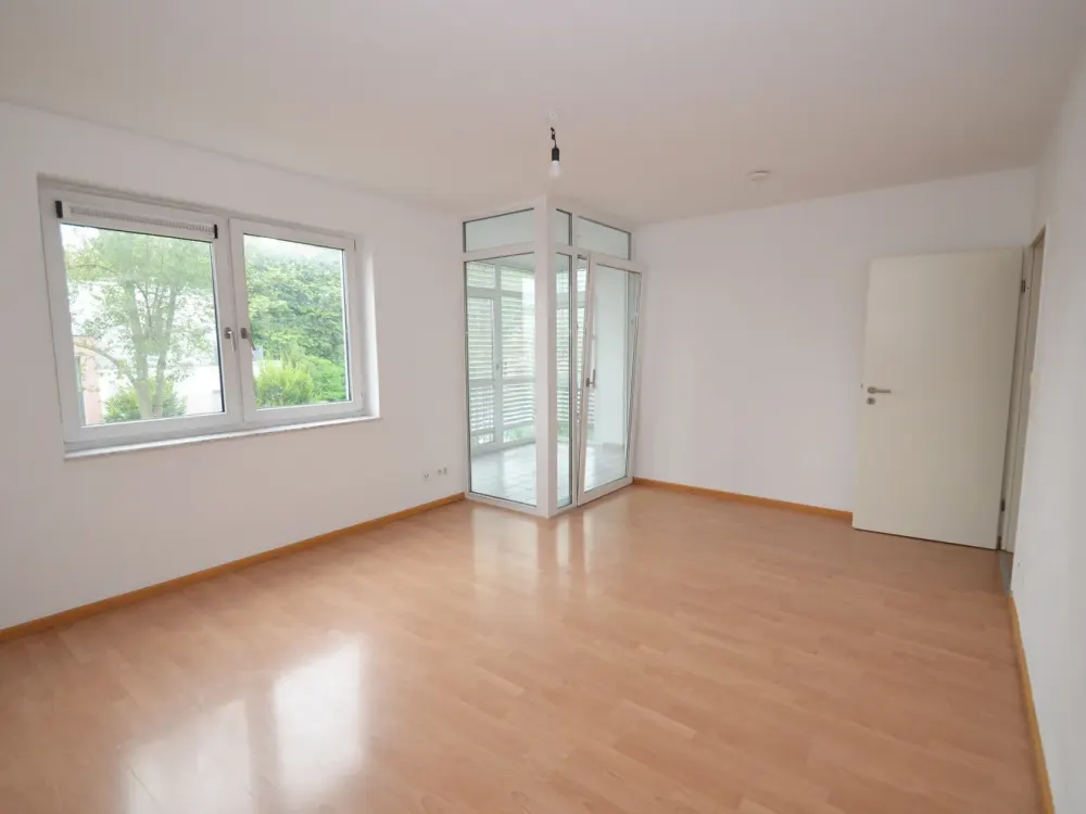 Attraktive 2-Zimmer-Wohnung mit Loggia und Tiefgarage in Köln-Weiden