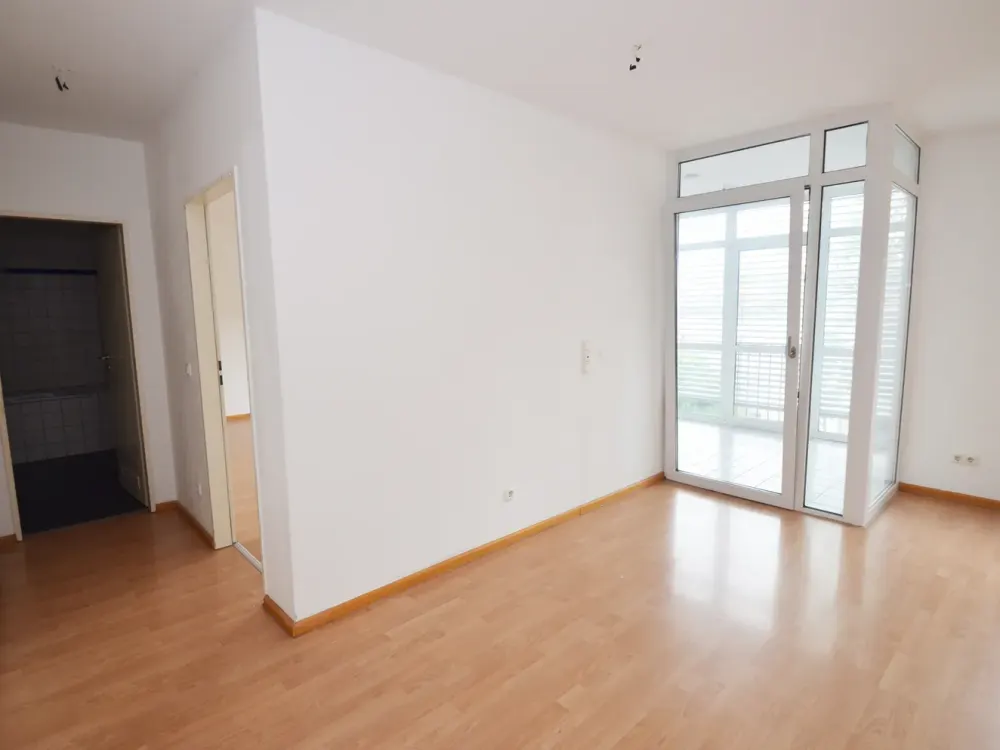 Attraktive 2-Zimmer-Wohnung mit Loggia und Tiefgarage in Köln-Weiden