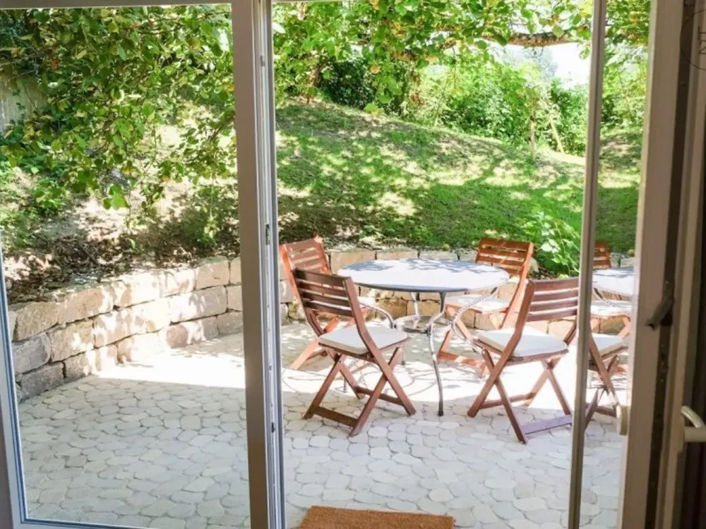 Modern Furnished 2-Room Apartment near Lindau with Terrace and Parking Space