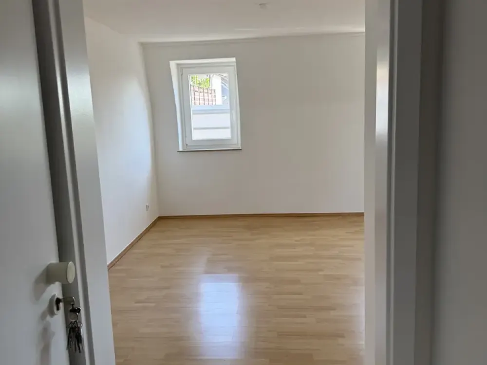 Schöne Dachgeschoss Wohnung