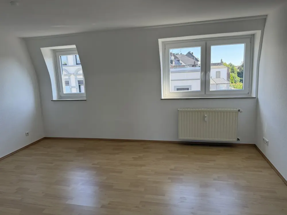 Schöne Dachgeschoss Wohnung