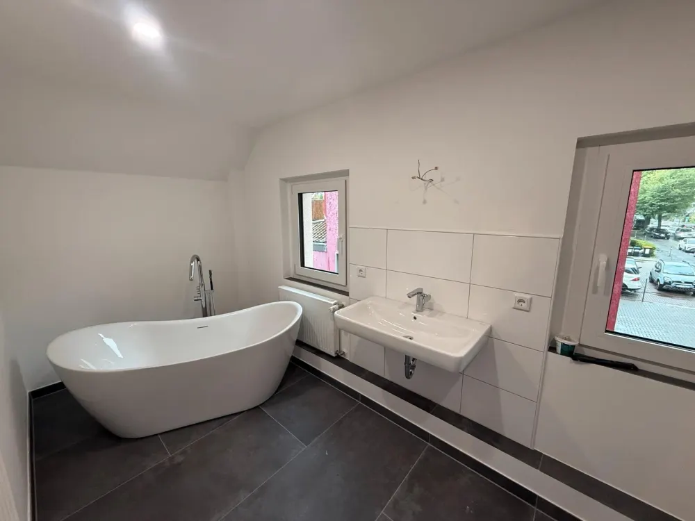 Großzügige 3 Zimmer Wohnung mit Dachterrasse